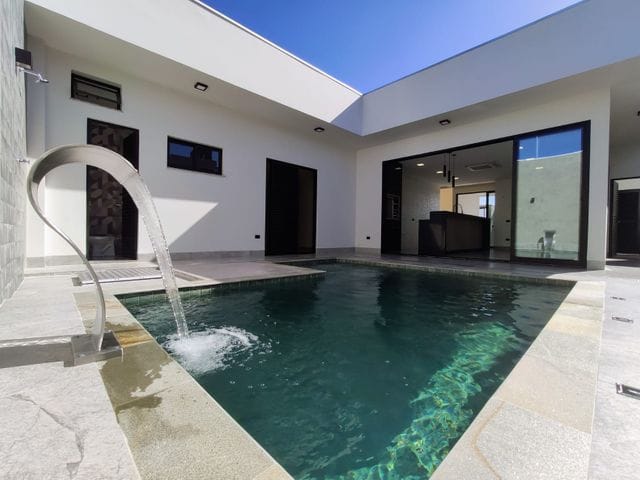 Casa com 275m² 3 quartos e 2 banheiros, à venda, no bairro Jardim Munique em Maringá