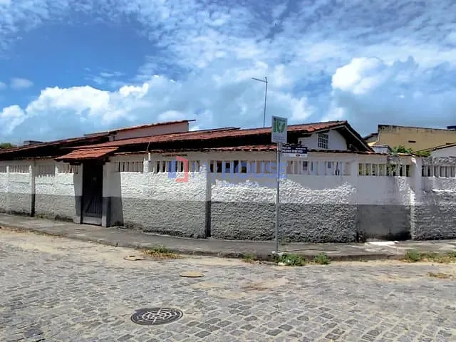Casa 4 quartos e 3 banheiros, à venda, no bairro Pontal em Ilhéus