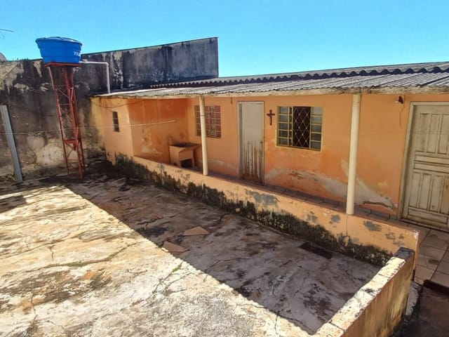 Casa com 300m² 3 quartos e 1 banheiro, à venda, no bairro Parque Residencial Ana Rosa em Cambé