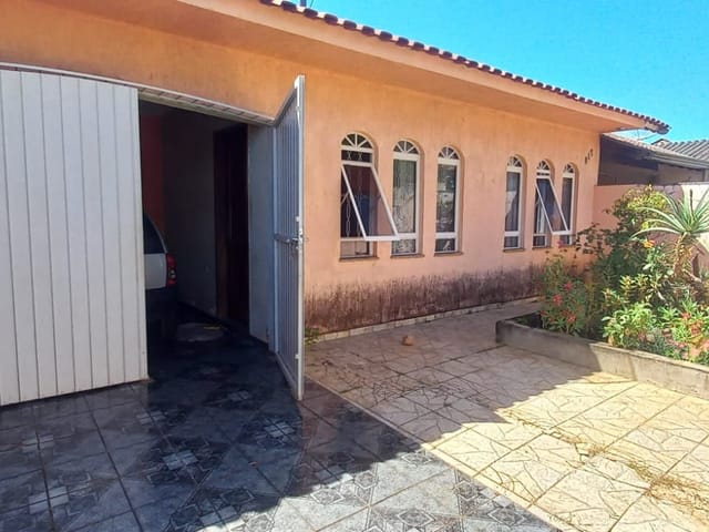 Casa com 300m² 3 quartos e 1 banheiro, à venda, no bairro Parque Residencial Ana Rosa em Cambé