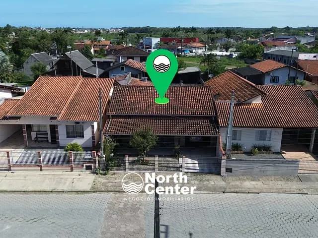 Casa com 276m² 3 quartos e 2 banheiros, à venda, no bairro Costeira em Balneário Barra do Sul