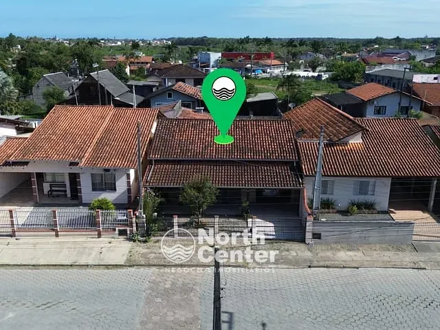 Casa com 276m² 3 quartos e 2 banheiros, à venda, no bairro Costeira em Balneário Barra do Sul