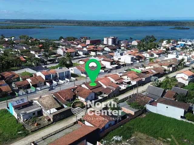 Casa com 276m² 3 quartos e 2 banheiros, à venda, no bairro Costeira em Balneário Barra do Sul