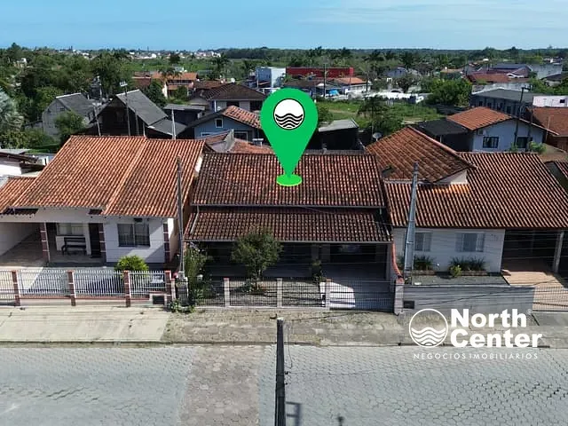 Casa com 276m² 3 quartos e 2 banheiros, à venda, no bairro Costeira em Balneário Barra do Sul