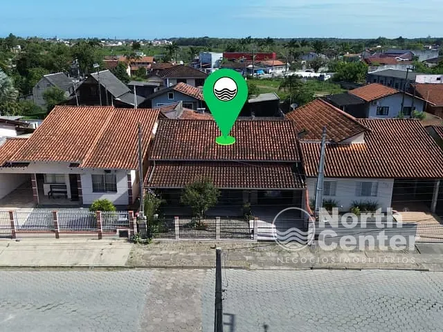 Casa com 276m² 3 quartos e 2 banheiros, à venda, no bairro Costeira em Balneário Barra do Sul