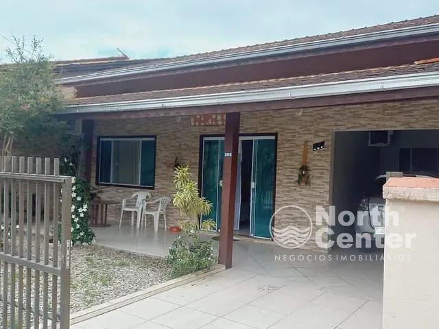 Casa com 276m² 3 quartos e 2 banheiros, à venda, no bairro Costeira em Balneário Barra do Sul