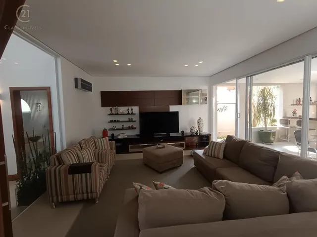 Casa com 570m² 5 quartos e 8 banheiros, à venda, no bairro Esperança em Londrina
