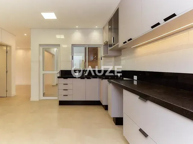 Casa com 210m² 3 quartos e 2 banheiros, à venda, no bairro Santa Cândida em Curitiba