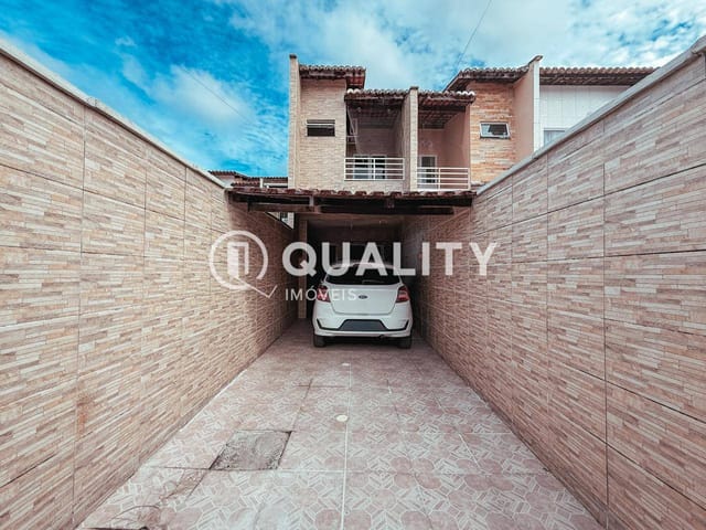 Casa com 130m² 3 quartos e 2 banheiros, à venda, no bairro Coaçu em Fortaleza