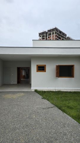 Casa 3 quartos e 3 banheiros, para alugar, no bairro Bel Recanto em Taubaté