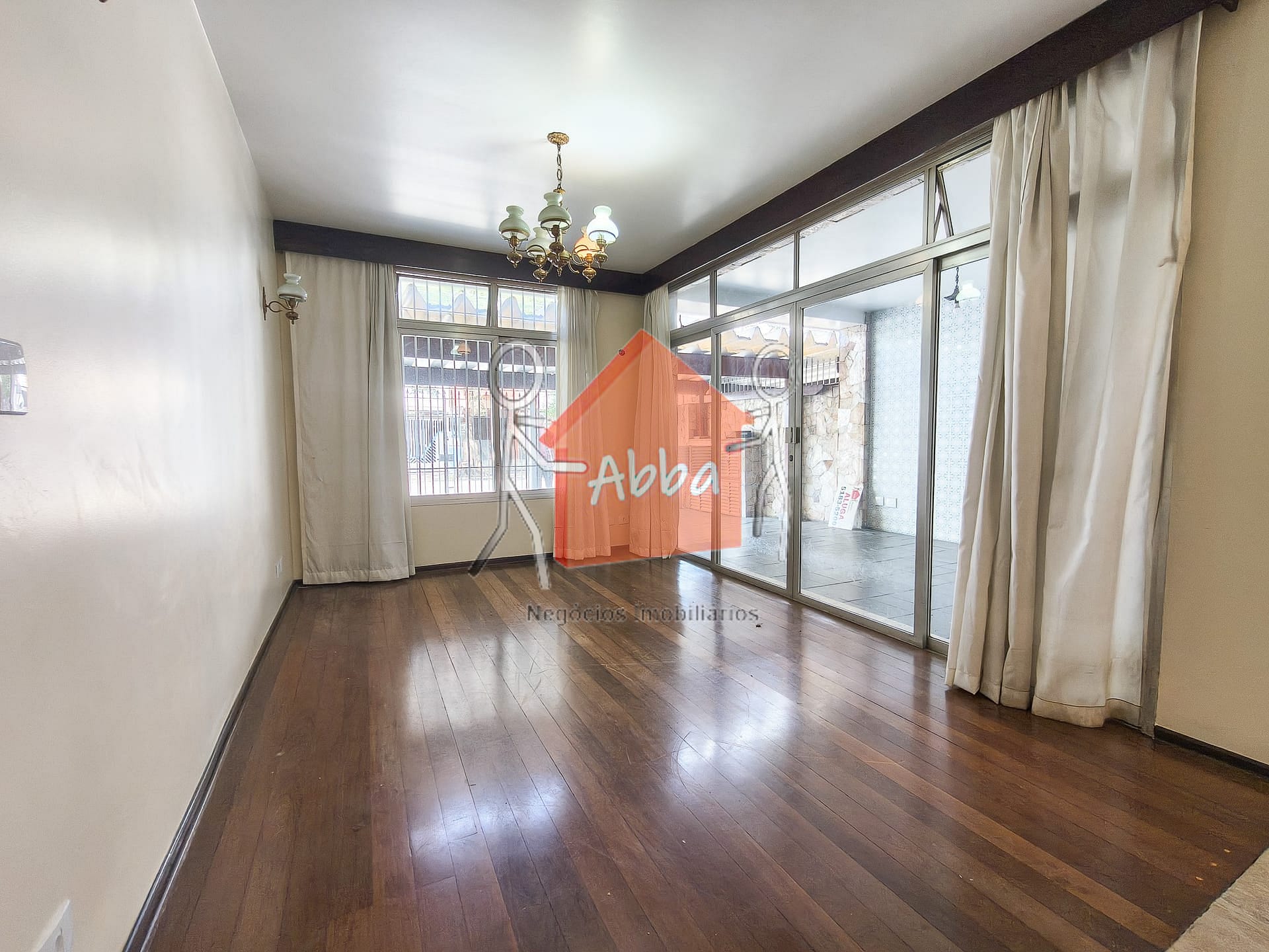 Casa, 4 quartos, 206 m² - Foto 1