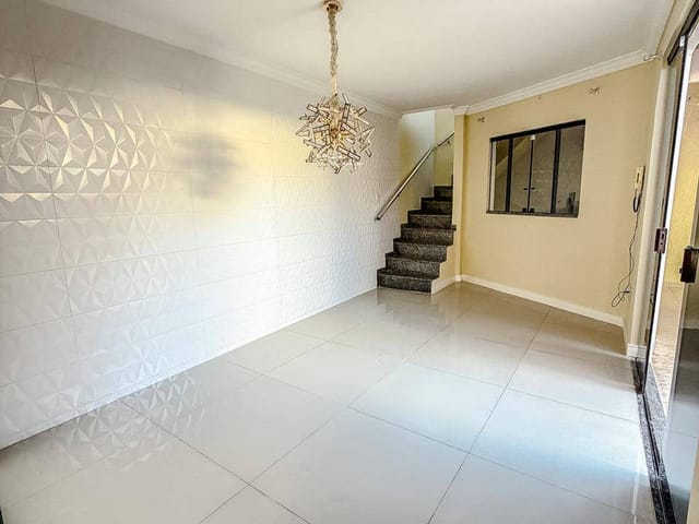 Casa com 150m² 3 quartos e 2 banheiros, à venda, no bairro Nova Macaé em Macaé