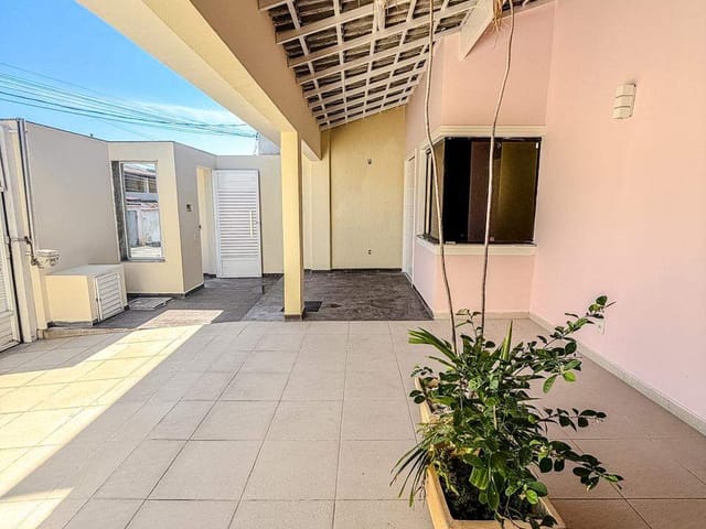 Casa com 150m² 3 quartos e 2 banheiros, à venda, no bairro Nova Macaé em Macaé