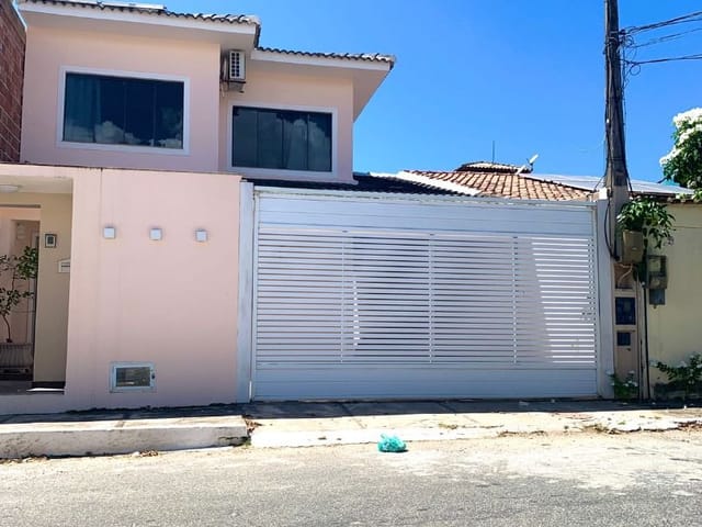 Casa com 150m² 3 quartos e 2 banheiros, à venda, no bairro Nova Macaé em Macaé
