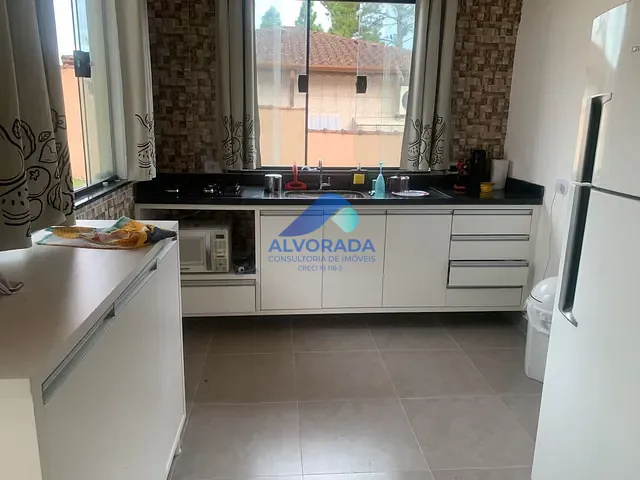 Casa com 480m² 3 quartos e 1 banheiro, à venda, no bairro Jardim Capricórnio em Caraguatatuba