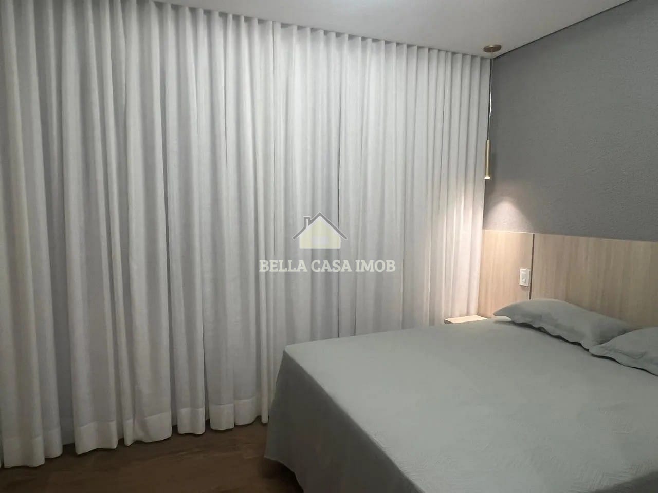 Casa à venda com 3 quartos, 225m² - Foto 2
