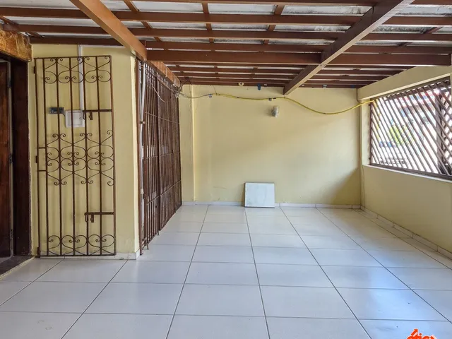 Casa 3 quartos e 4 banheiros, à venda, no bairro Batista Campos em Belém
