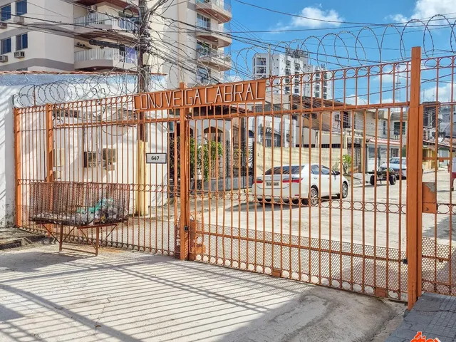 Casa 3 quartos e 4 banheiros, à venda, no bairro Batista Campos em Belém