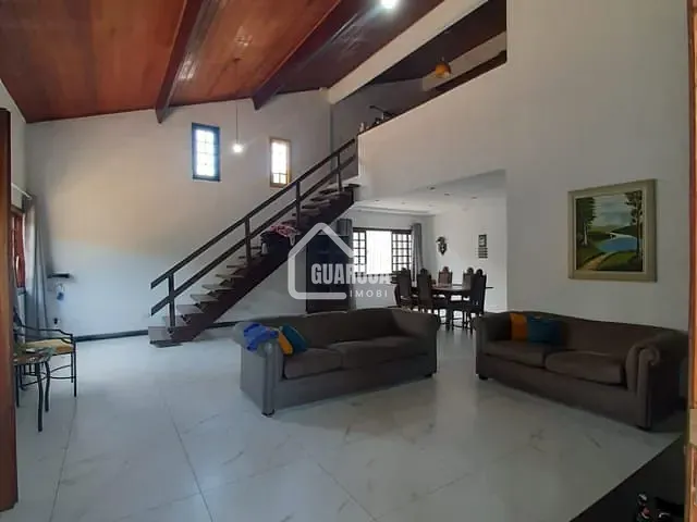 Casa 4 quartos e 2 banheiros, à venda, no bairro Enseada em Guarujá