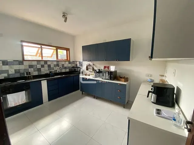 Casa 4 quartos e 2 banheiros, à venda, no bairro Enseada em Guarujá