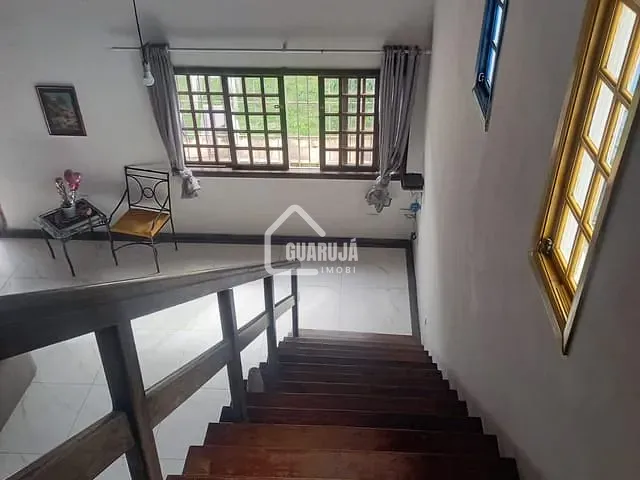 Casa 4 quartos e 2 banheiros, à venda, no bairro Enseada em Guarujá