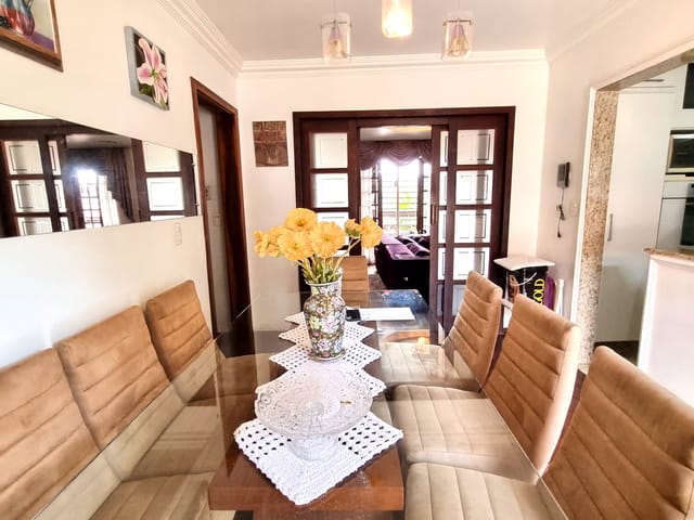 Casa com 495m² 3 quartos e 4 banheiros, à venda, no bairro Uvaranas em Ponta Grossa