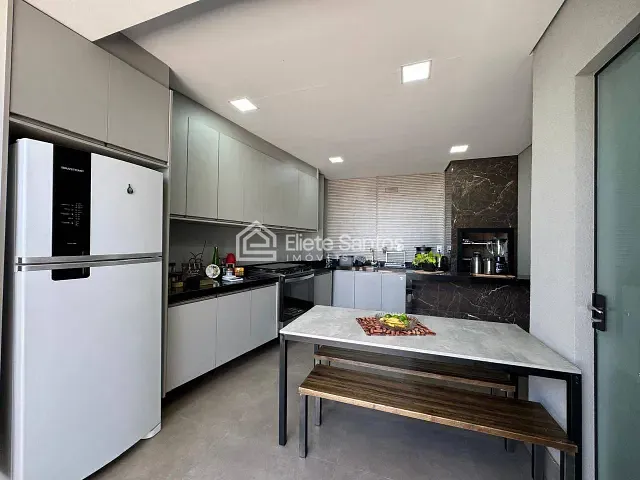 Casa com 187m² 3 quartos e 3 banheiros, à venda, no bairro Parque Universitário em Americana