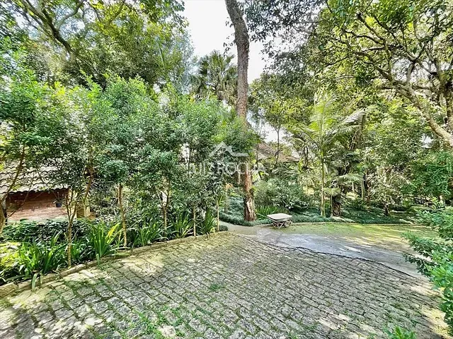 Casa com 3316m² 3 quartos e 4 banheiros, à venda, no bairro Pousada dos Bandeirantes em Carapicuíba