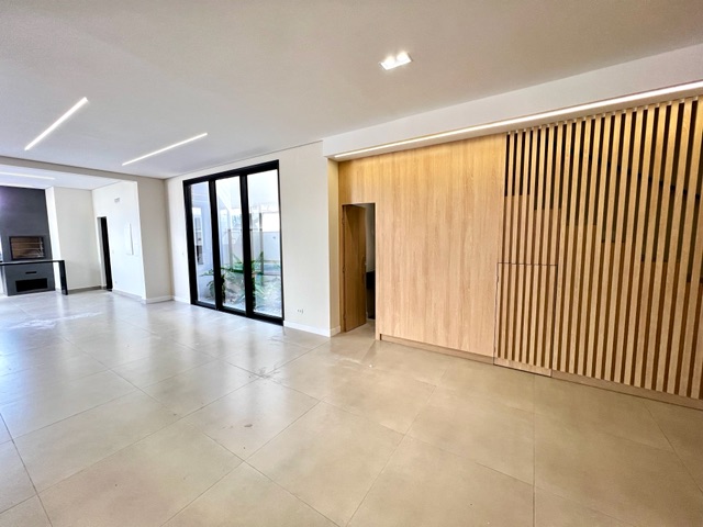 Casa com 253m² 4 quartos e 5 banheiros, à venda, no bairro Parque Tauá em Londrina