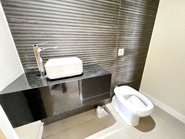 Casa com 253m² 4 quartos e 5 banheiros, à venda, no bairro Parque Tauá em Londrina