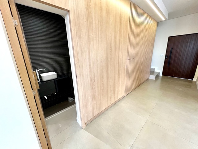 Casa com 253m² 4 quartos e 5 banheiros, à venda, no bairro Parque Tauá em Londrina