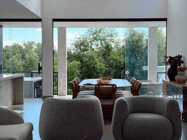 Casa com 660m² 4 quartos e 7 banheiros, à venda, no bairro Manguinhos em Serra