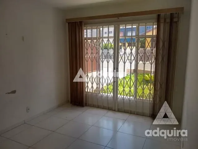 Casa com 395m² 3 quartos e 1 banheiro, à venda, no bairro Orfãs em Ponta Grossa