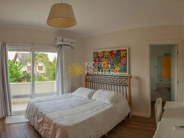 Casa com 450m² 4 quartos e 5 banheiros, para alugar, no bairro Jurerê Internacional em Florianópolis