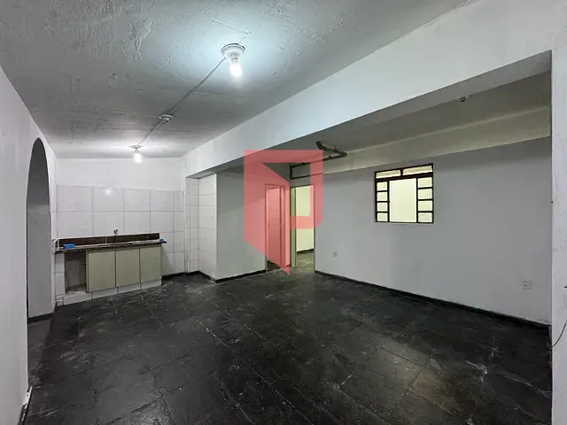 Casa para alugar, no bairro Caiçaras em Belo Horizonte