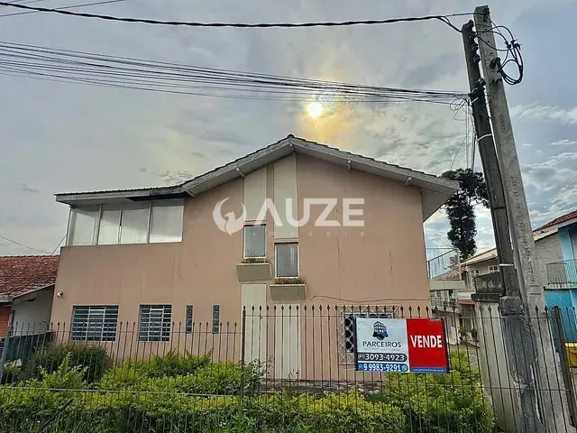 Casa com 200m² 3 quartos e 3 banheiros, à venda, no bairro Capão Raso em Curitiba