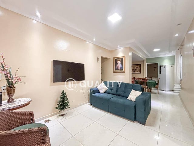 Casa com 136m² 3 quartos e 3 banheiros, à venda, no bairro Jóquei Clube em Fortaleza
