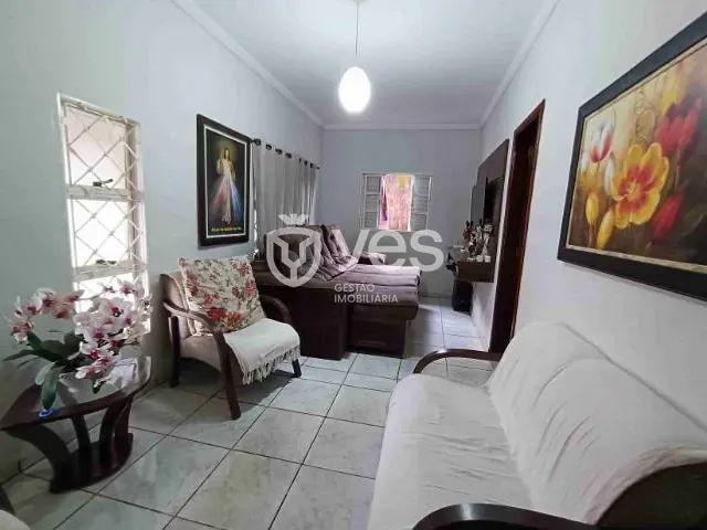 Casa com 240m² 4 quartos e 1 banheiro, à venda, no bairro Engenheiro Clovis Freitas Leal em Araxá