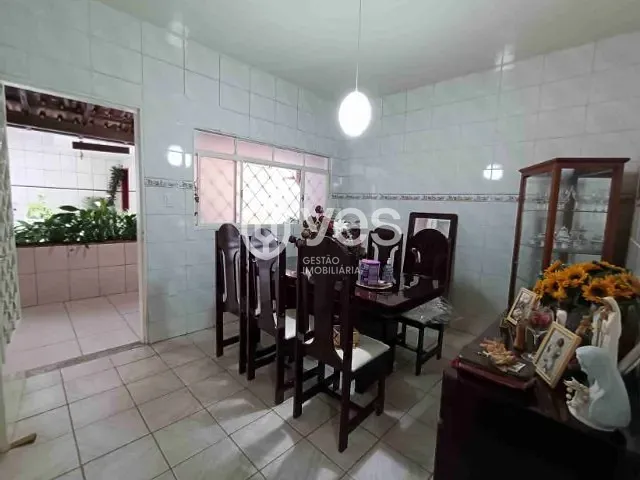 Casa com 240m² 4 quartos e 1 banheiro, à venda, no bairro Engenheiro Clovis Freitas Leal em Araxá