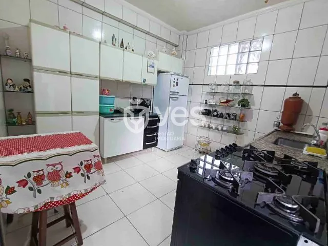 Casa com 240m² 4 quartos e 1 banheiro, à venda, no bairro Engenheiro Clovis Freitas Leal em Araxá