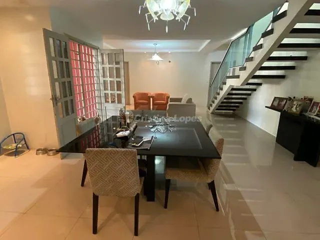 Casa com 500m² 4 quartos e 4 banheiros, à venda, no bairro Gurupi em Teresina