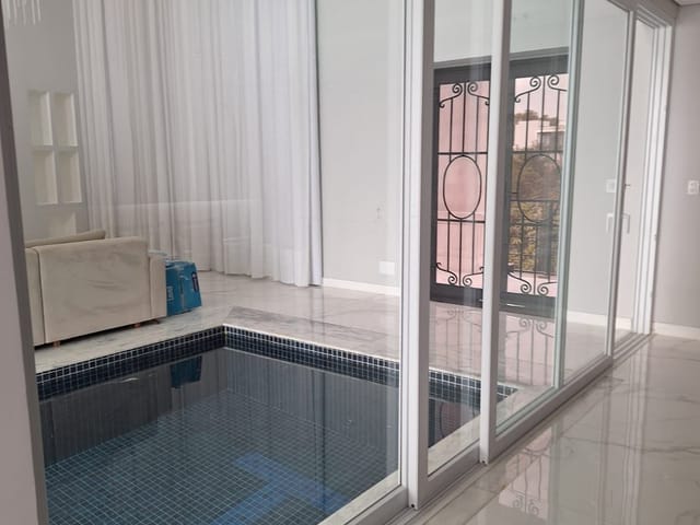 Casa com 827m² 4 quartos e 5 banheiros, à venda, no bairro Jardim Aracy em Mogi das Cruzes