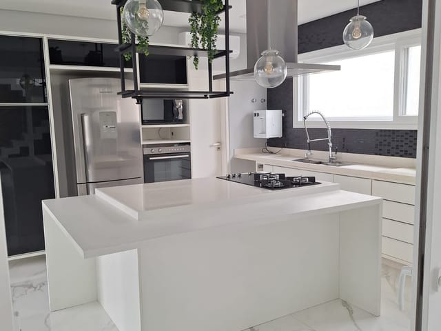 Casa com 827m² 4 quartos e 5 banheiros, à venda, no bairro Jardim Aracy em Mogi das Cruzes