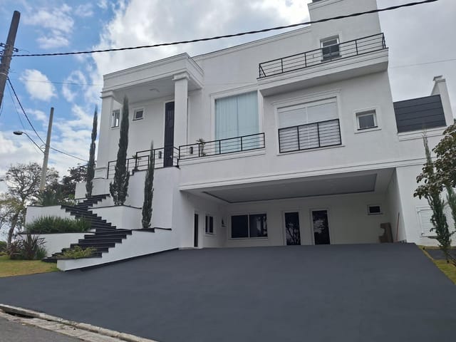 Casa com 827m² 4 quartos e 5 banheiros, à venda, no bairro Jardim Aracy em Mogi das Cruzes