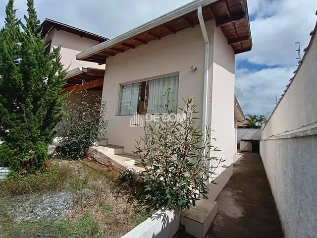 Casa com 275m² 3 quartos e 1 banheiro, à venda, no bairro Village São Luiz em Poços de Caldas