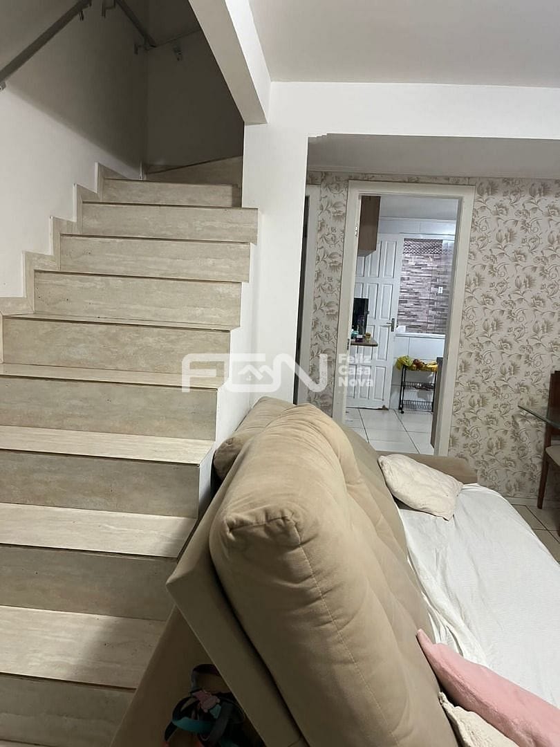 Casa à venda com 2 quartos, 68m² - Foto 3