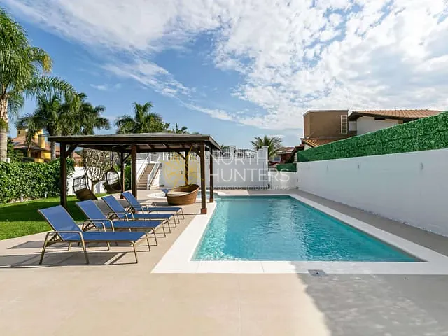 Casa com 1200m² 5 quartos e 6 banheiros, para alugar, no bairro Jurerê Internacional em Florianópolis
