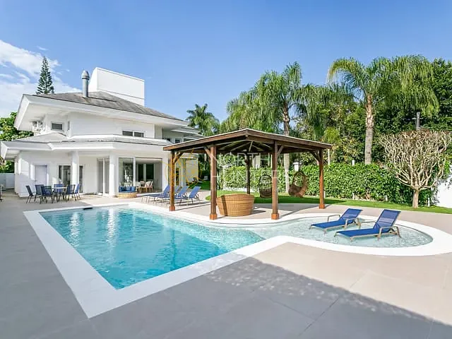 Casa com 1200m² 5 quartos e 6 banheiros, para alugar, no bairro Jurerê Internacional em Florianópolis