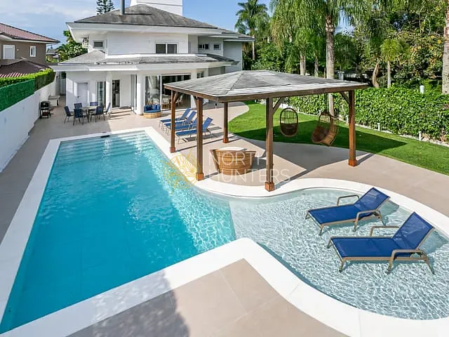 Casa com 1200m² 5 quartos e 6 banheiros, para alugar, no bairro Jurerê Internacional em Florianópolis