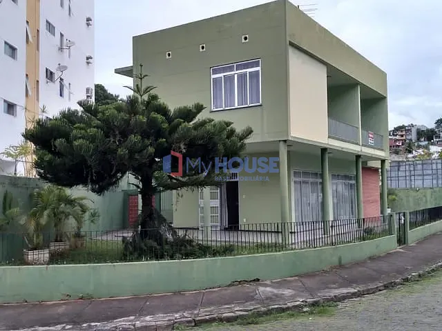 Casa com 416m² 5 quartos e 3 banheiros, à venda, no bairro Boa Vista em Ilhéus